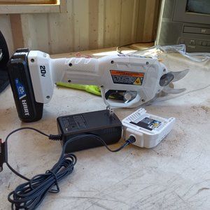 Brand new never used hart cordless prunners